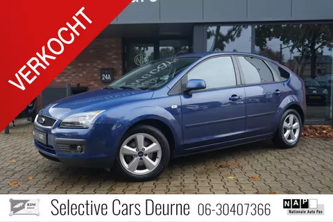 Ford Focus 1.8-16V Ambiente , Nieuwe APK, Airco, Stoelverwarming, PDC, Navi.